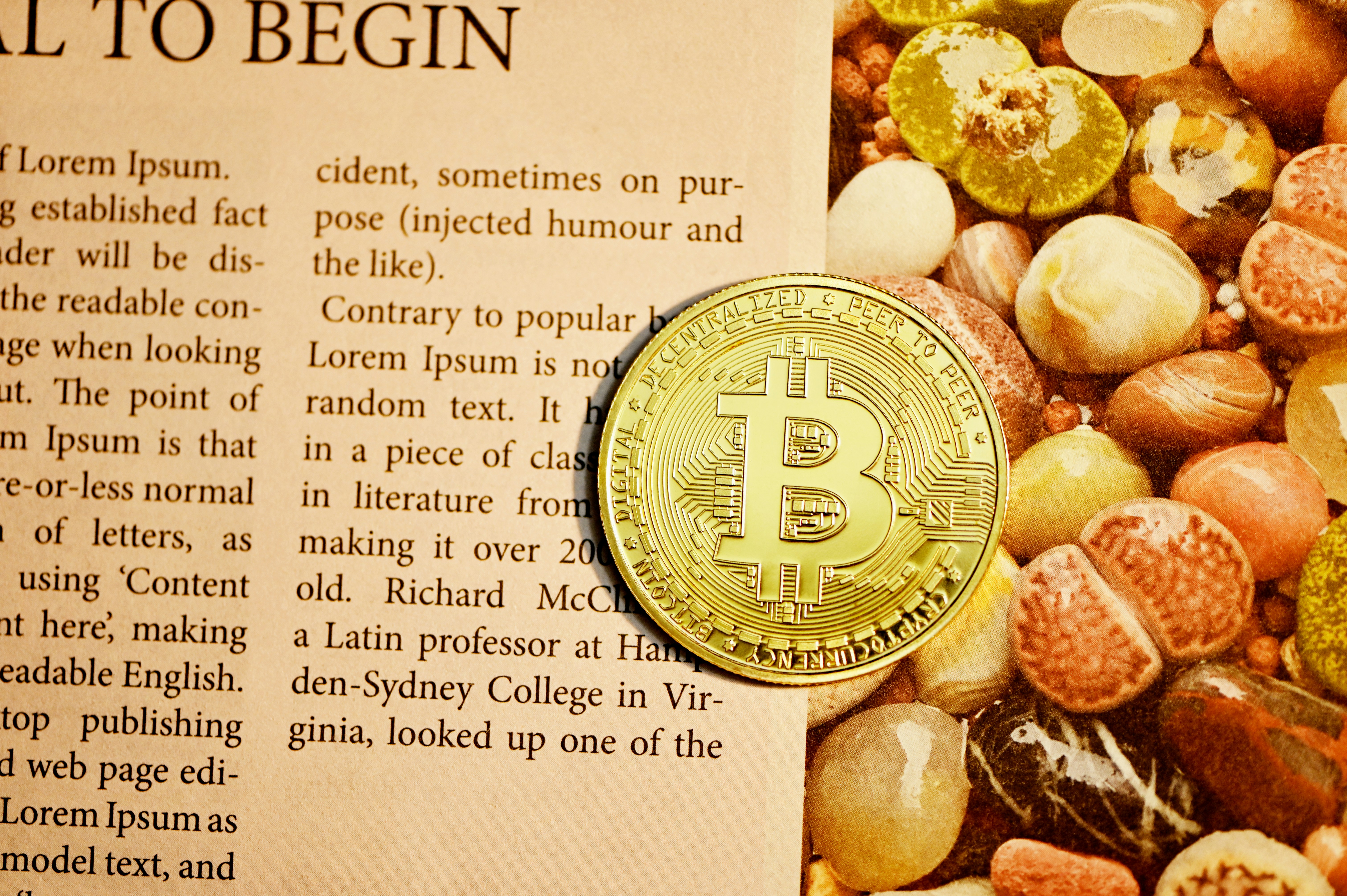 主要な仮想通貨であるビットコイン、イーサリアム、リップルのロゴが並んだイメージ