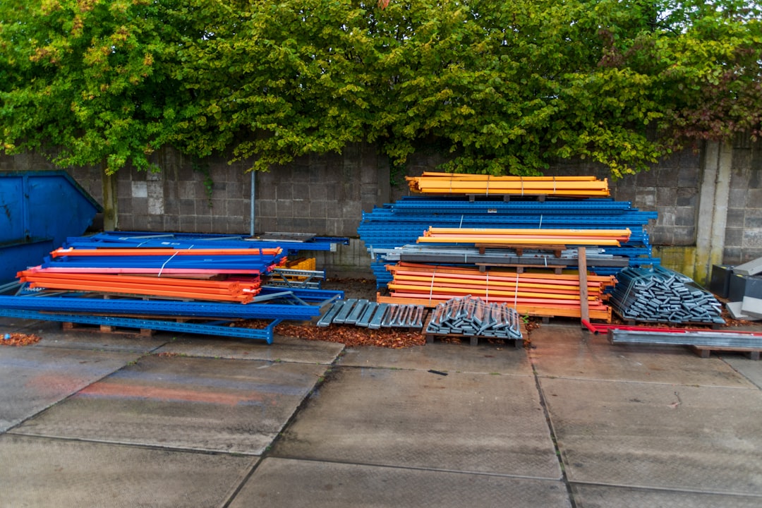 様々な予測モデル（線形回帰、指数平滑法など）の特徴を比較した表